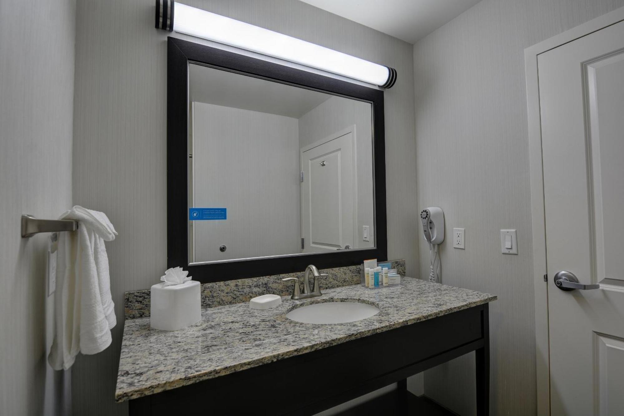 Hampton Inn & Suites Denver Airport / Gateway Park Аурора Екстериор снимка