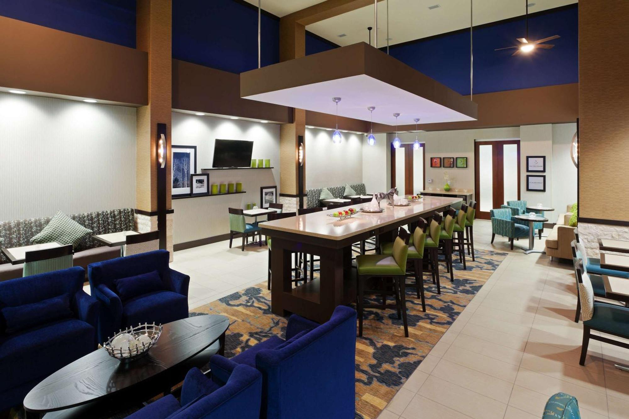 Hampton Inn & Suites Denver Airport / Gateway Park Аурора Екстериор снимка