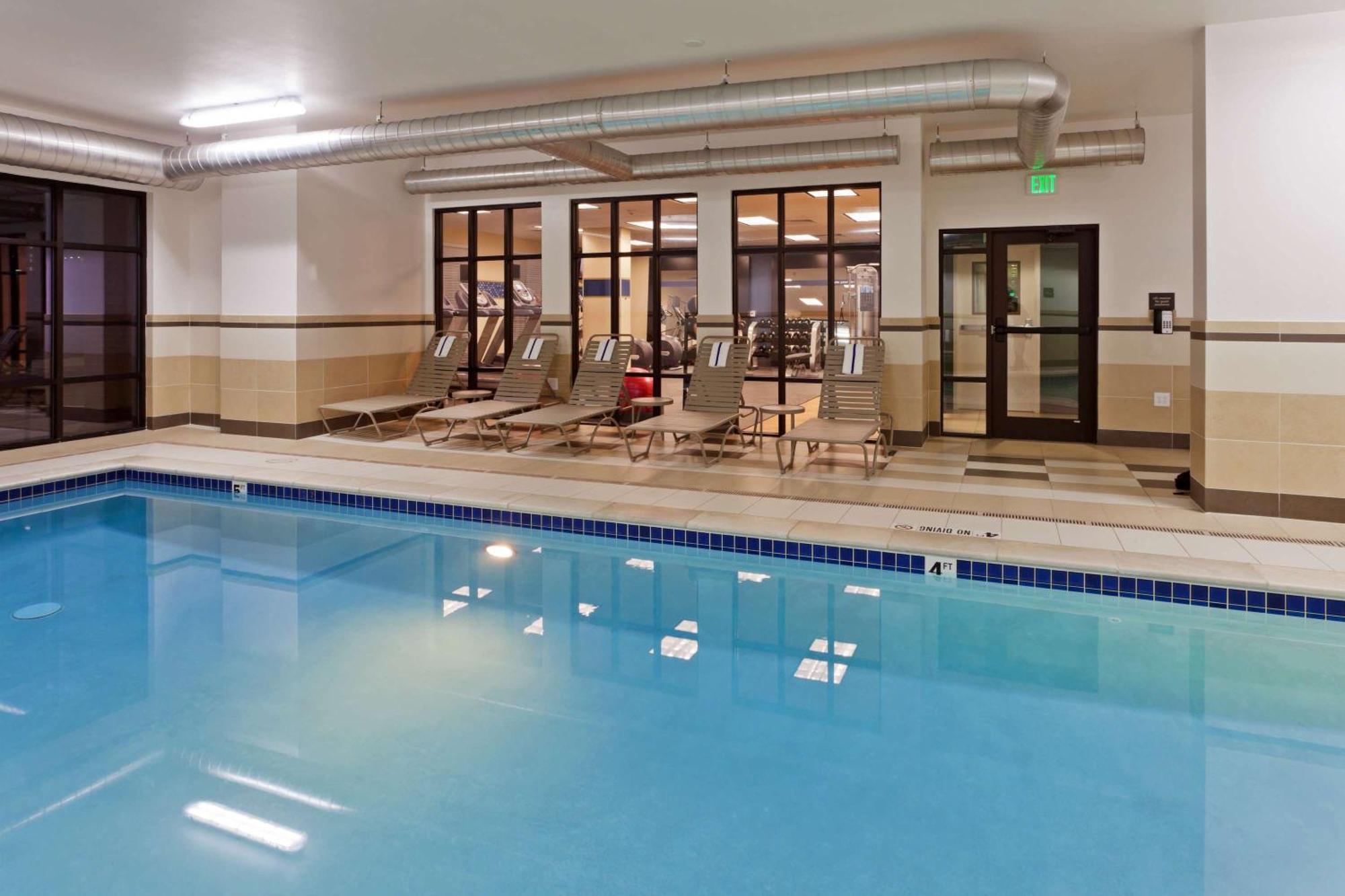 Hampton Inn & Suites Denver Airport / Gateway Park Аурора Екстериор снимка
