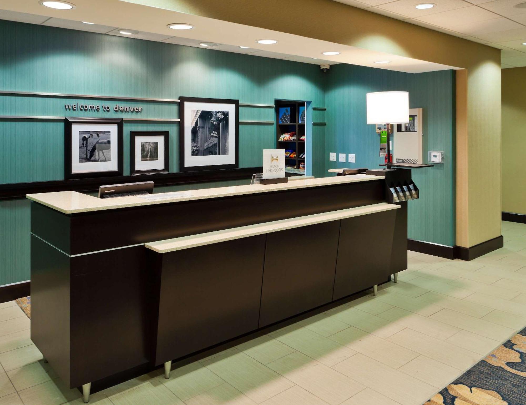 Hampton Inn & Suites Denver Airport / Gateway Park Аурора Екстериор снимка