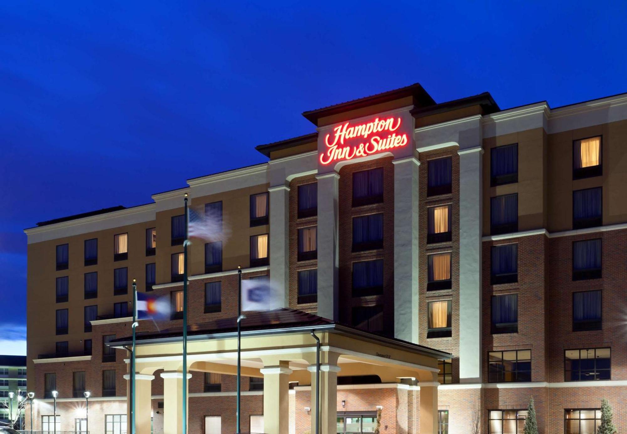 Hampton Inn & Suites Denver Airport / Gateway Park Аурора Екстериор снимка