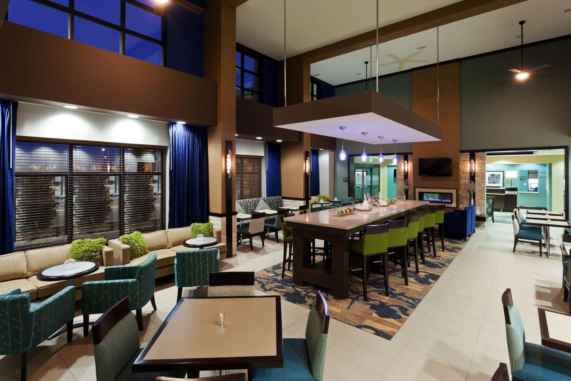 Hampton Inn & Suites Denver Airport / Gateway Park Аурора Екстериор снимка