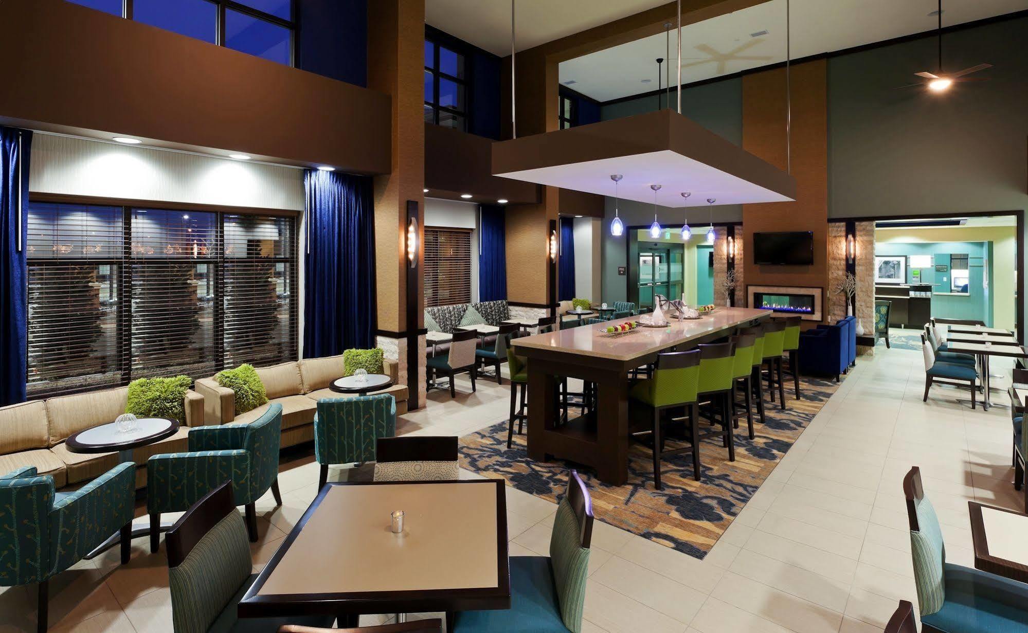 Hampton Inn & Suites Denver Airport / Gateway Park Аурора Екстериор снимка